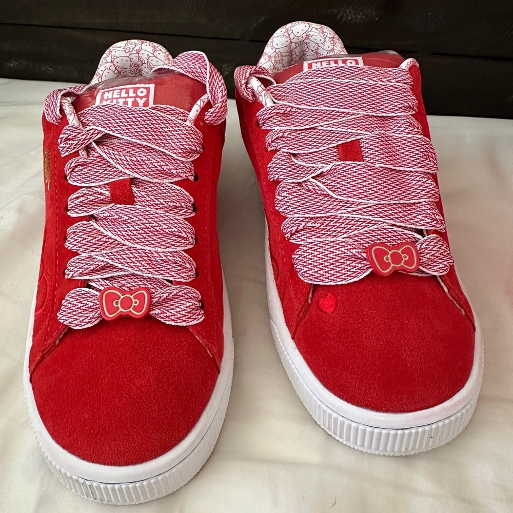 NEW Hello Kitty x PUMA Suede XL RedBow Sneakers size 7.5